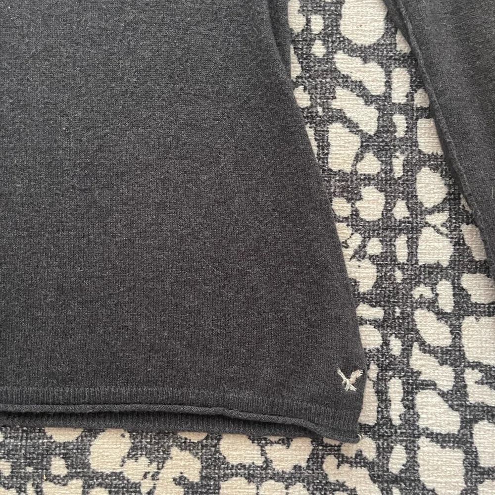 American Eagle Charcoal Gray Lightweight Sweater. - Picture 6 of 9